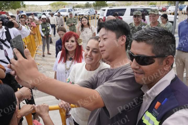 华擎交通技术人员与坎佩切州长现场交流